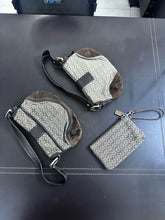 Load image into Gallery viewer, Vintage Coach set #6818 & #F10925 with SIGNATURE BUCKLE SOHO WRISTLET #40585