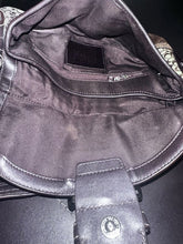 Load image into Gallery viewer, Vintage Coach set #6818 & #F10925 with SIGNATURE BUCKLE SOHO WRISTLET #40585