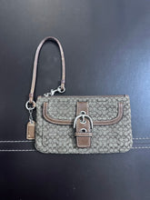 Load image into Gallery viewer, Vintage Coach set #6818 & #F10925 with SIGNATURE BUCKLE SOHO WRISTLET #40585