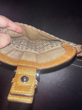 Load image into Gallery viewer, Vintage Coach set #6818 & #F10925 with SIGNATURE BUCKLE SOHO WRISTLET #40585