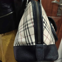 Load image into Gallery viewer, Burberry Vintage Nova Check Pocket Shoulder Bag (SHF-11692)