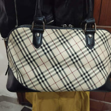 Load image into Gallery viewer, Burberry Vintage Nova Check Pocket Shoulder Bag (SHF-11692)