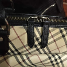 Load image into Gallery viewer, Burberry Vintage Nova Check Pocket Shoulder Bag (SHF-11692)