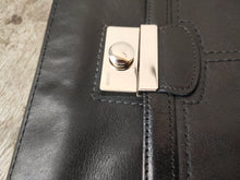 Load image into Gallery viewer, Coach E04q-9733 Black Leather Clutch