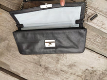 Load image into Gallery viewer, Coach E04q-9733 Black Leather Clutch