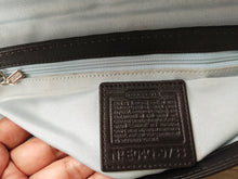 Load image into Gallery viewer, Coach E04q-9733 Black Leather Clutch