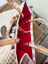 Load image into Gallery viewer, LV On the go Mickey Mouse shoulder bag