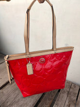 Load image into Gallery viewer, COACH SIGNATURE STRIPE EMBOSSED PATENT TOTE #F25187