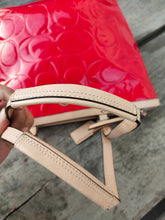 Load image into Gallery viewer, COACH SIGNATURE STRIPE EMBOSSED PATENT TOTE #F25187