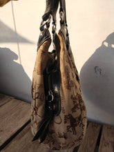 Load image into Gallery viewer, COACH Signature SOHO LYNN Horse & Carriage Large Hobo #D1069-F15209