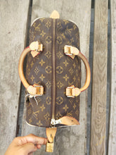 Load image into Gallery viewer, LOUIS VUITTON SPEEDY 30 M41526 with authenticity tag! SP0043