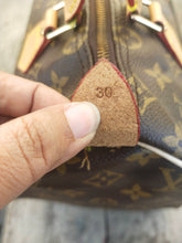 Load image into Gallery viewer, LOUIS VUITTON SPEEDY 30 M41526 with authenticity tag! SP0043