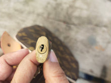 Load image into Gallery viewer, LOUIS VUITTON SPEEDY 30 M41526 with authenticity tag! SP0043