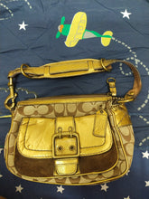 Load image into Gallery viewer, Coach Hobo Special Limited Edition Signature E04U 1495 Metallic Gold