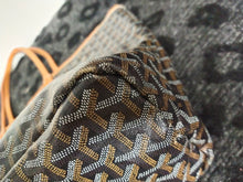 Load image into Gallery viewer, Goyard St. Louis PM tote bag in black brown