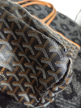 Load image into Gallery viewer, Goyard St. Louis PM tote bag in black brown