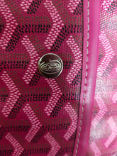 Load image into Gallery viewer, Goyard St. Louis PM tote bag in red with pouch