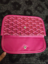 Load image into Gallery viewer, Goyard St. Louis PM tote bag in red with pouch