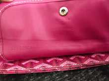 Load image into Gallery viewer, Goyard St. Louis PM tote bag in red with pouch