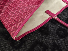 Load image into Gallery viewer, Goyard St. Louis PM tote bag in red with pouch