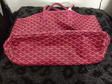 Load image into Gallery viewer, Goyard St. Louis PM tote bag in red with pouch