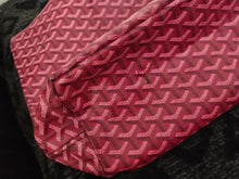 Load image into Gallery viewer, Goyard St. Louis PM tote bag in red with pouch