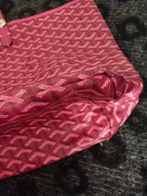 Load image into Gallery viewer, Goyard St. Louis PM tote bag in red with pouch