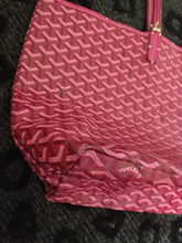 Load image into Gallery viewer, Goyard St. Louis PM tote bag in red with pouch