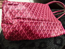 Load image into Gallery viewer, Goyard St. Louis PM tote bag in red with pouch