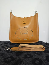 Load image into Gallery viewer, Hermès Vintage Leather Evelyne Fjord Brown Leather Shoulder Bag