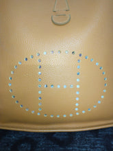 Load image into Gallery viewer, Hermès Vintage Leather Evelyne Fjord Brown Leather Shoulder Bag