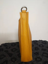 Load image into Gallery viewer, Hermès Vintage Leather Evelyne Fjord Brown Leather Shoulder Bag