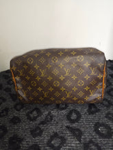 Load image into Gallery viewer, Louis Vuitton Monogram Canvas Leather Speedy 30 cm Bag TH0947