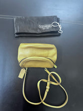 Load image into Gallery viewer, Coach Vintage Pebbled Leather Fishing Creel Crossbody Bag 4909
