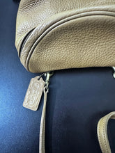 Load image into Gallery viewer, Coach Vintage Pebbled Leather Fishing Creel Crossbody Bag 4909
