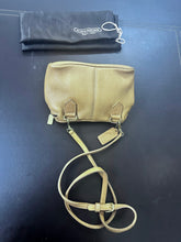Load image into Gallery viewer, Coach Vintage Pebbled Leather Fishing Creel Crossbody Bag 4909
