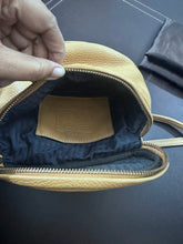 Load image into Gallery viewer, Coach Vintage Pebbled Leather Fishing Creel Crossbody Bag 4909
