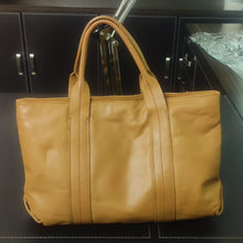 Load image into Gallery viewer, Hermès  Brown Caravan Horizontal MM Handbag
