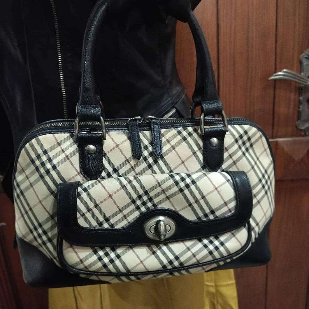Burberry Vintage Nova Check Pocket Shoulder Bag (SHF-11692)
