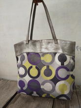 Load image into Gallery viewer, Coach Julia Op Art Signature Tote 14970
