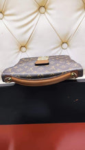 Load image into Gallery viewer, Authentic Vintage 1980 LOUIS VUITTON Monogram Monceau crossbody

