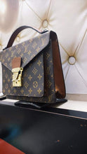 Load image into Gallery viewer, Authentic Vintage 1980 LOUIS VUITTON Monogram Monceau crossbody
