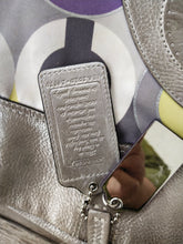 Load image into Gallery viewer, Coach Julia Op Art Signature Tote 14970
