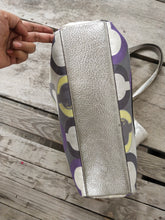 Load image into Gallery viewer, Coach Julia Op Art Signature Tote 14970
