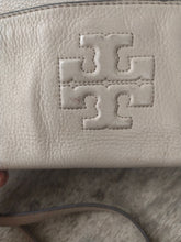 Load image into Gallery viewer, Tory Burch Thea Messenger Bag
