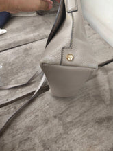Load image into Gallery viewer, Tory Burch Thea Messenger Bag
