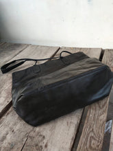 Load image into Gallery viewer, Coach E4B-8851 Vintage 1995 Large Tote with Extra Long Shoulder Straps
