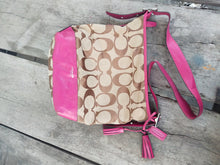 Load image into Gallery viewer, COACH Legacy Signature Duffle 21149
