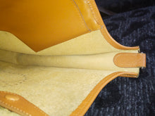 Load image into Gallery viewer, Hermès Vintage Leather Evelyne Fjord Brown Leather Shoulder Bag
