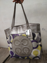 Load image into Gallery viewer, Coach Julia Op Art Signature Tote 14970
